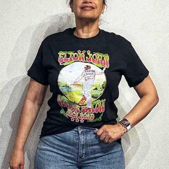 Elton John Black Goodbye Yellow Brick Road Unisex T-Shirt Sz M - Picture 1 of 12